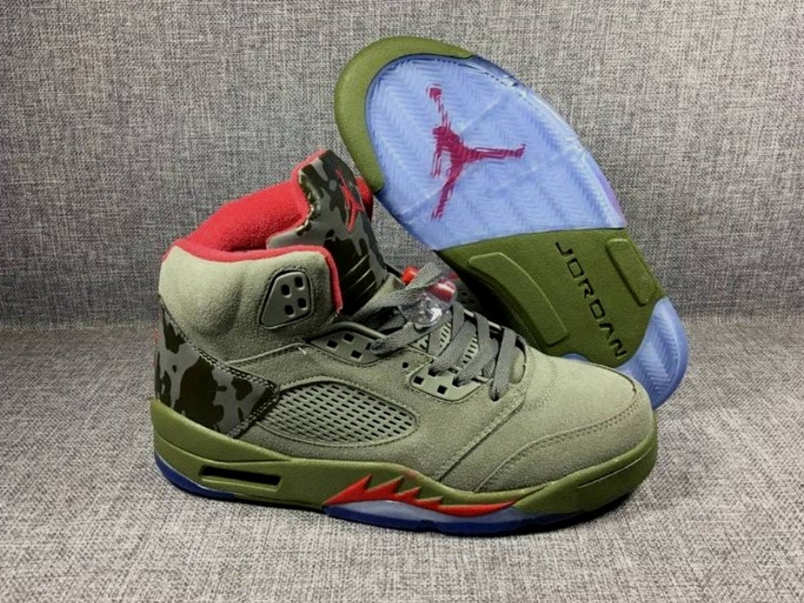 Les baskets Air Jordan 5 offrent un style audacieux et une performance exceptionnelle. leur design unique emblématique. Pas cher. Le moins cher. 