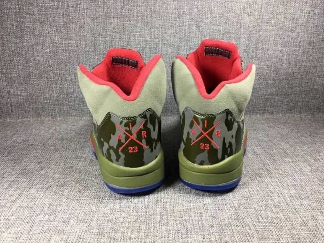 Les baskets Air Jordan 5 offrent un style audacieux et une performance exceptionnelle. leur design unique emblématique. Pas cher. Le moins cher. 