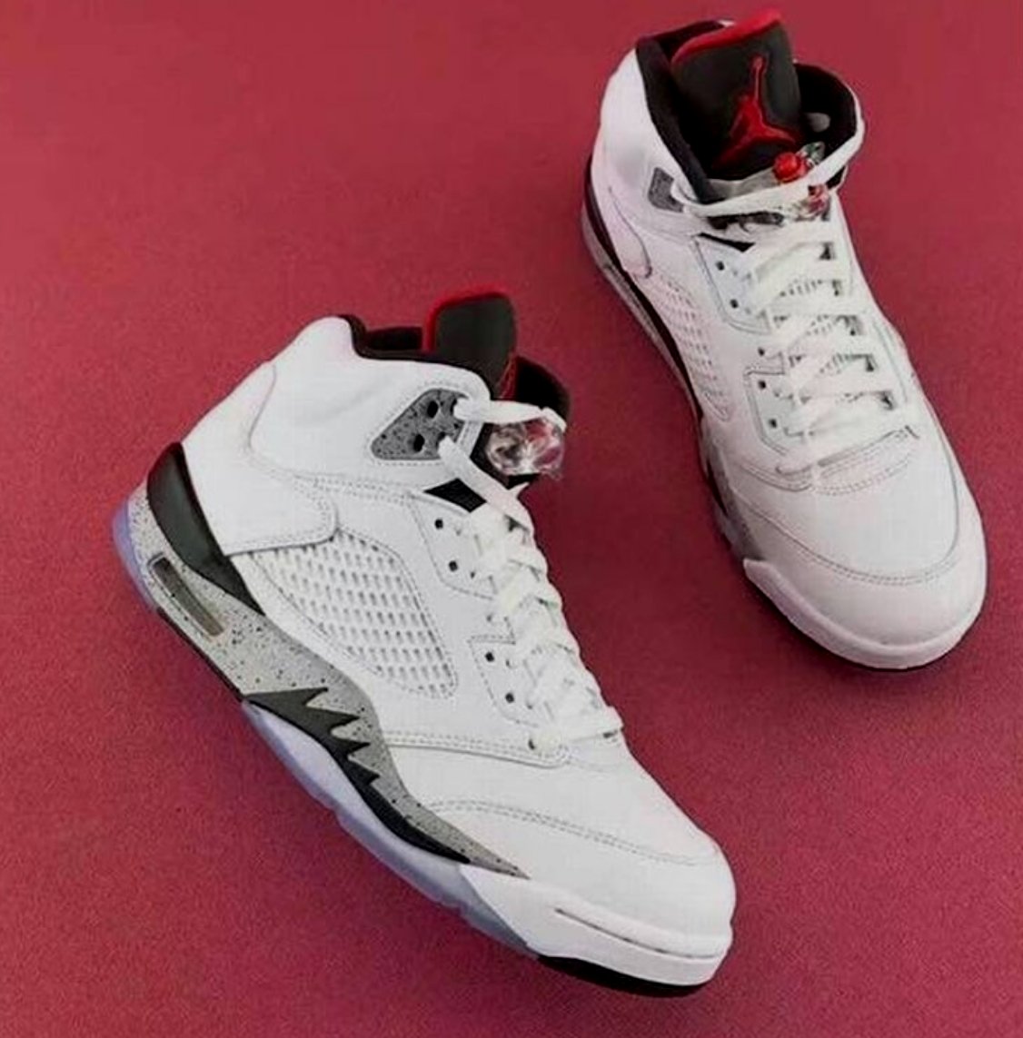 Les baskets Air Jordan 5 offrent un style audacieux et une performance exceptionnelle. leur design unique emblématique. Pas cher. Le moins cher. 