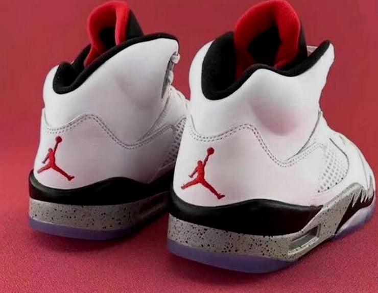 Les baskets Air Jordan 5 offrent un style audacieux et une performance exceptionnelle. leur design unique emblématique. Pas cher. Le moins cher. 