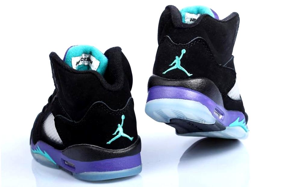 Les baskets Air Jordan 5 offrent un style audacieux et une performance exceptionnelle. leur design unique emblématique. Pas cher. Le moins cher. 