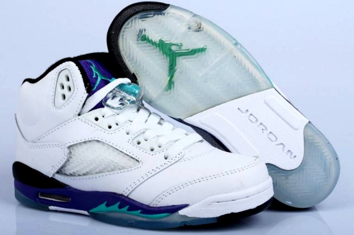 Les baskets Air Jordan 5 offrent un style audacieux et une performance exceptionnelle. leur design unique emblématique. Pas cher. Le moins cher. 