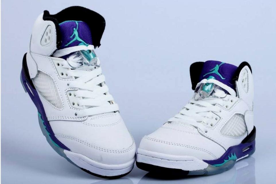 Les baskets Air Jordan 5 offrent un style audacieux et une performance exceptionnelle. leur design unique emblématique. Pas cher. Le moins cher. 