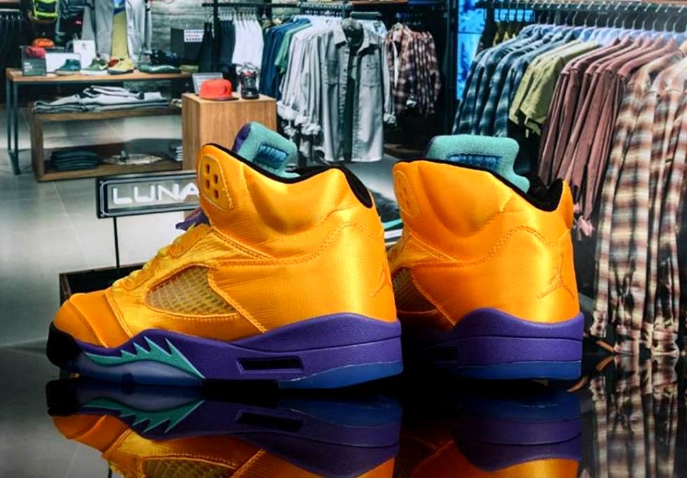 Les baskets Air Jordan 5 offrent un style audacieux et une performance exceptionnelle. leur design unique emblématique. Pas cher. Le moins cher. 
