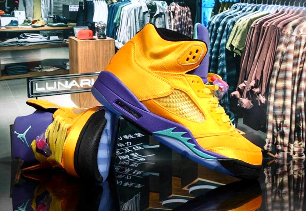 Les baskets Air Jordan 5 offrent un style audacieux et une performance exceptionnelle. leur design unique emblématique. Pas cher. Le moins cher. 