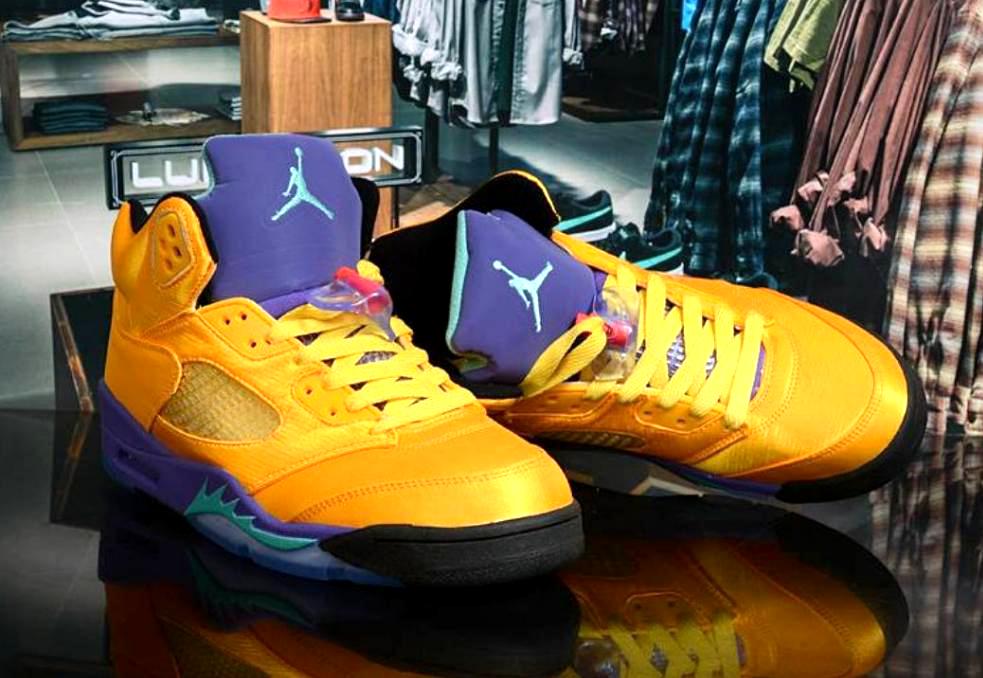 Les baskets Air Jordan 5 offrent un style audacieux et une performance exceptionnelle. leur design unique emblématique. Pas cher. Le moins cher. 