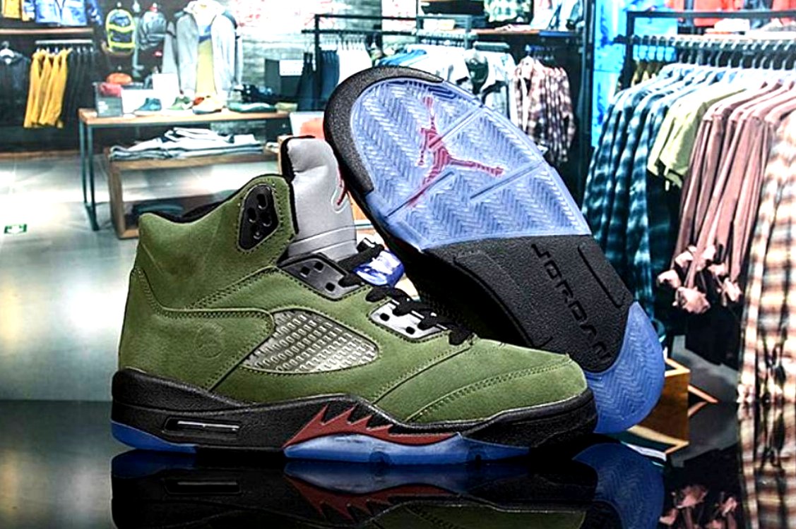 Les baskets Air Jordan 5 offrent un style audacieux et une performance exceptionnelle. leur design unique emblématique. Pas cher. Le moins cher. 