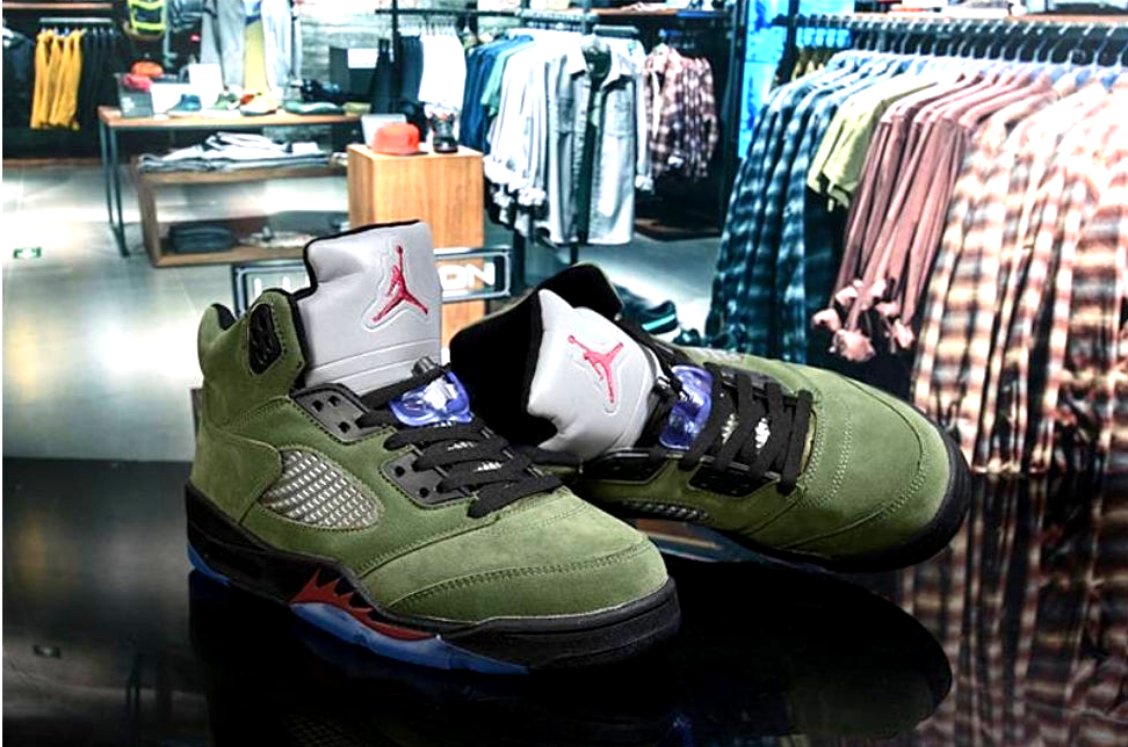 Les baskets Air Jordan 5 offrent un style audacieux et une performance exceptionnelle. leur design unique emblématique. Pas cher. Le moins cher. 