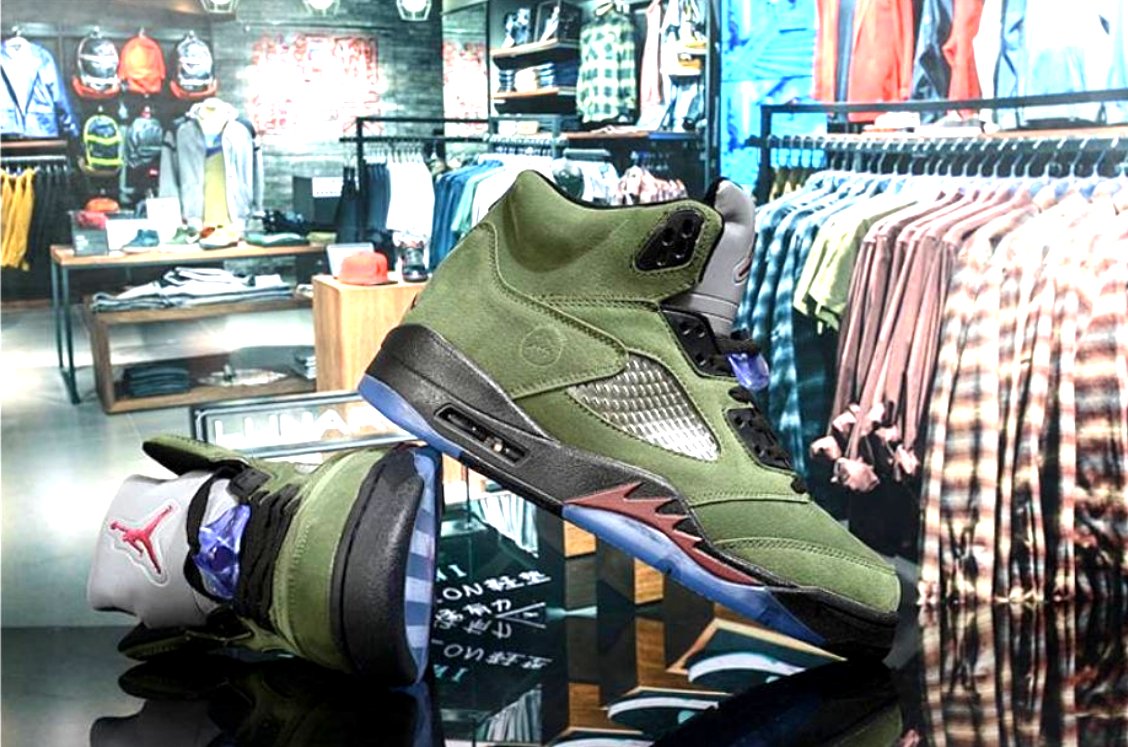 Les baskets Air Jordan 5 offrent un style audacieux et une performance exceptionnelle. leur design unique emblématique. Pas cher. Le moins cher. 
