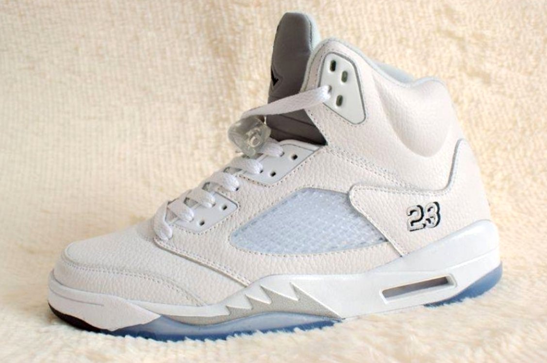 Les baskets Air Jordan 5 offrent un style audacieux et une performance exceptionnelle. leur design unique emblématique. Pas cher. Le moins cher. 