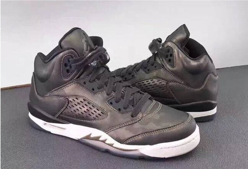 Les baskets Air Jordan 5 offrent un style audacieux et une performance exceptionnelle. leur design unique emblématique. Pas cher. Le moins cher. 
