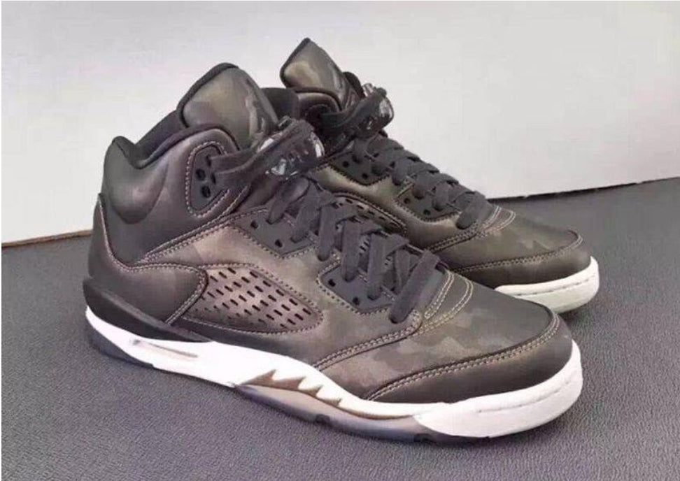 Les baskets Air Jordan 5 offrent un style audacieux et une performance exceptionnelle. leur design unique emblématique. Pas cher. Le moins cher. 