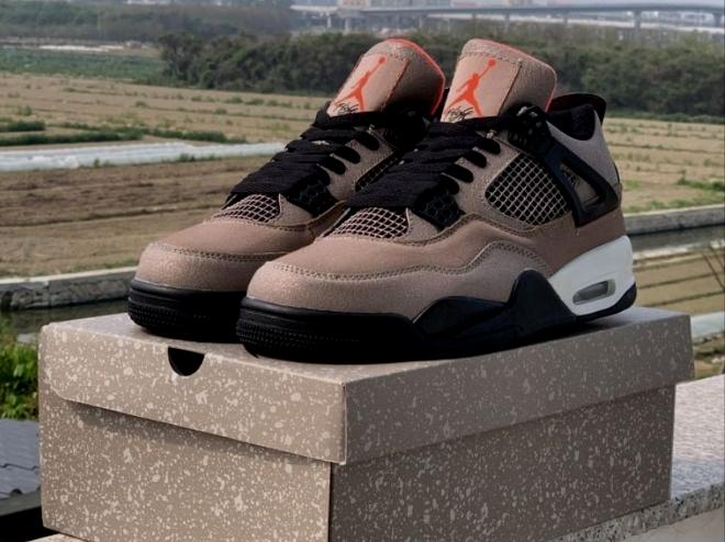  Les baskets Air Jordan 4 offrent un style iconique et une performance remarquable.

leur design distinctif pas cher. le moin cher. 