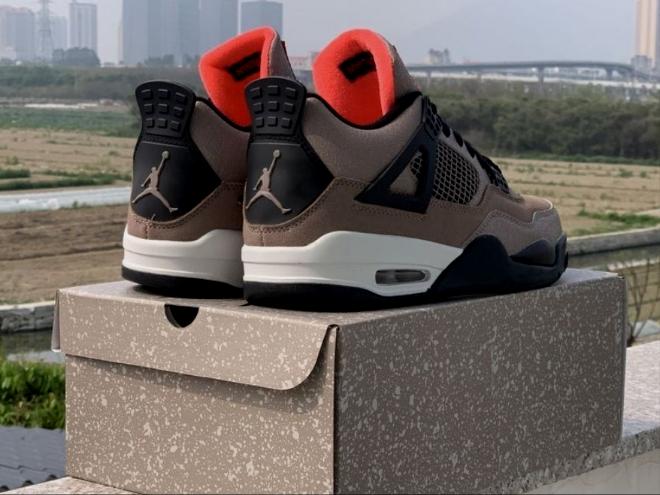  Les baskets Air Jordan 4 offrent un style iconique et une performance remarquable.

leur design distinctif pas cher. le moin cher. 