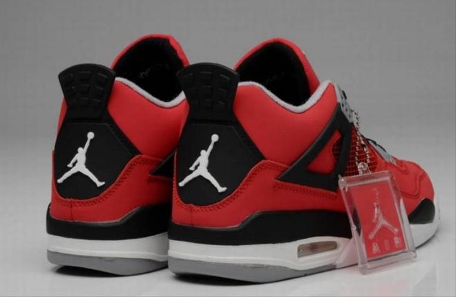  Les baskets Air Jordan 4 offrent un style iconique et une performance remarquable.

leur design distinctif pas cher. le moin cher. 