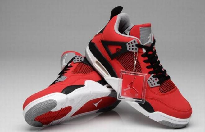  Les baskets Air Jordan 4 offrent un style iconique et une performance remarquable.

leur design distinctif pas cher. le moin cher. 