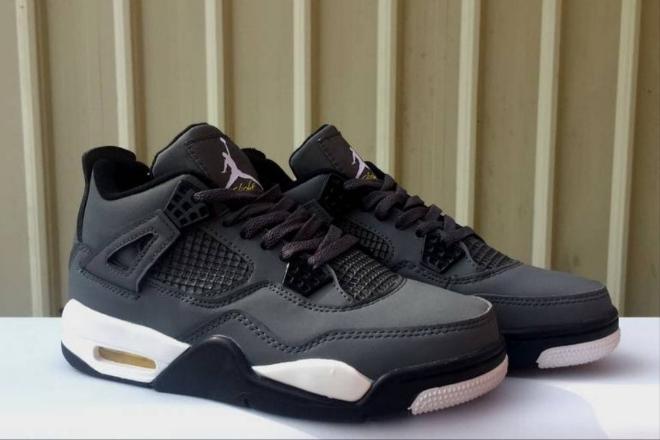  Les baskets Air Jordan 4 offrent un style iconique et une performance remarquable.

leur design distinctif pas cher. le moin cher. 