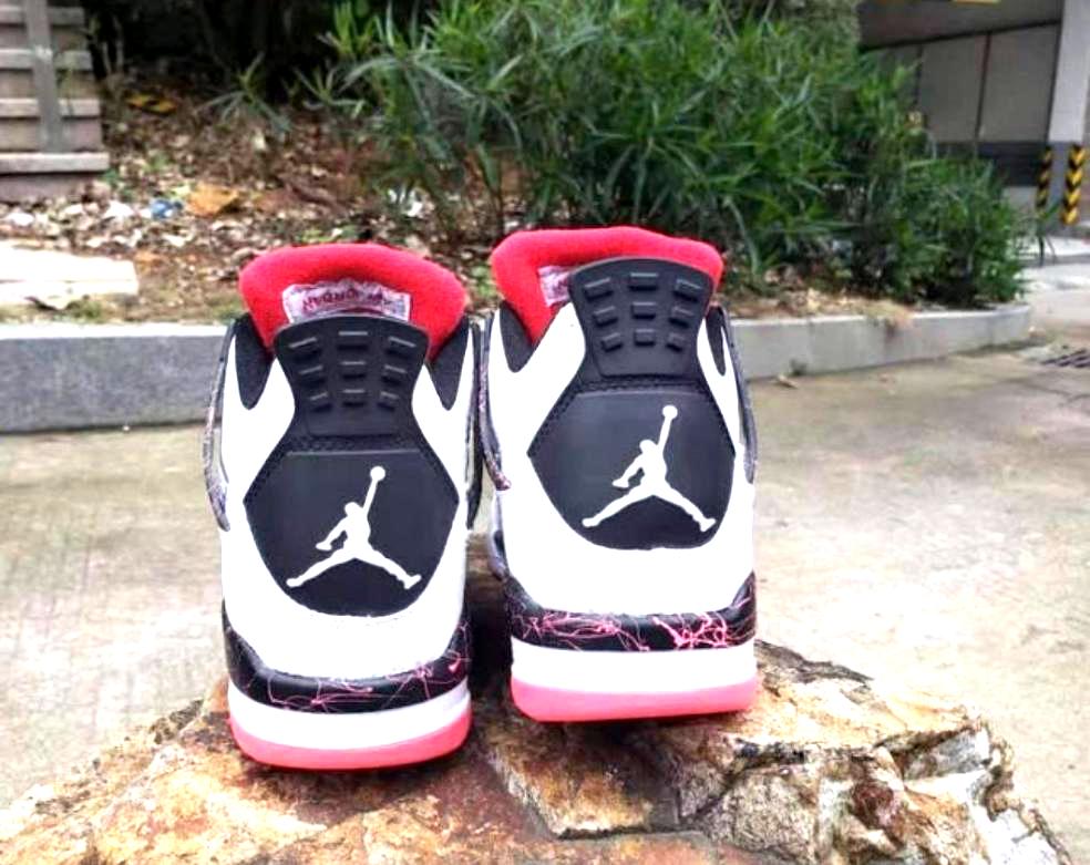  Les baskets Air Jordan 4 offrent un style iconique et une performance remarquable.

leur design distinctif pas cher. le moin cher. 