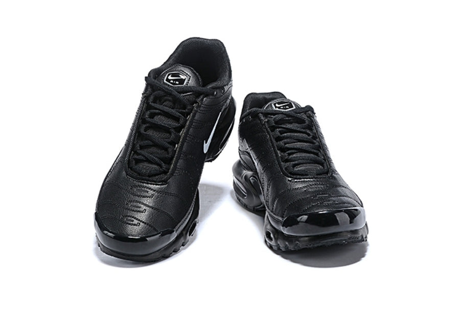 Les Baskets Nike TN Plating incarnent un style audacieux et une performance ultime.

Par ailleurs, leur design distinctif et leur utilisation.