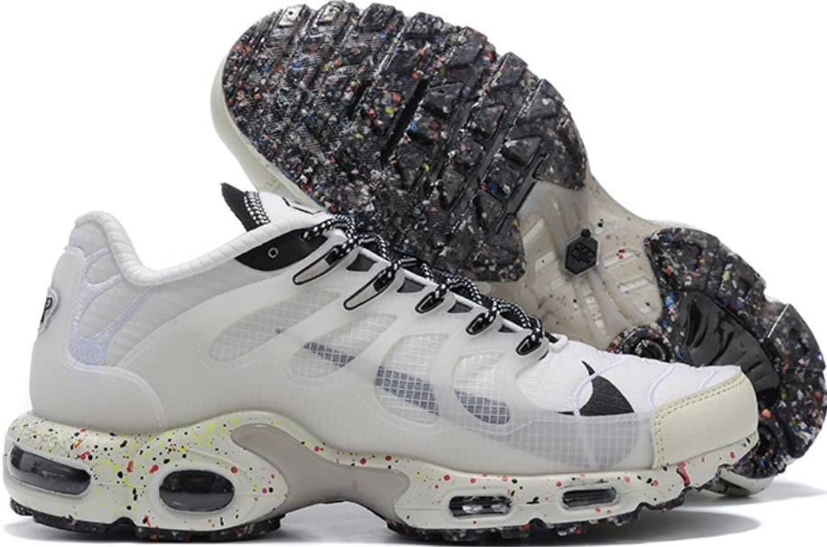  Les baskets Nike TN Air Max Terrascape Plus offrent un style polyvalent et une performance robuste.

 design distinctif.pas cher. Le moins cher.