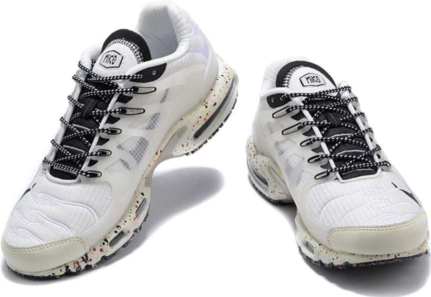  Les baskets Nike TN Air Max Terrascape Plus offrent un style polyvalent et une performance robuste.

 design distinctif.pas cher. Le moins cher.