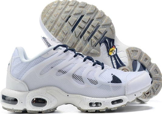 Les baskets Nike TN Air Max Terrascape Plus offrent un style polyvalent et une performance robuste.
 design distinctif.pas cher. Le moins cher.
