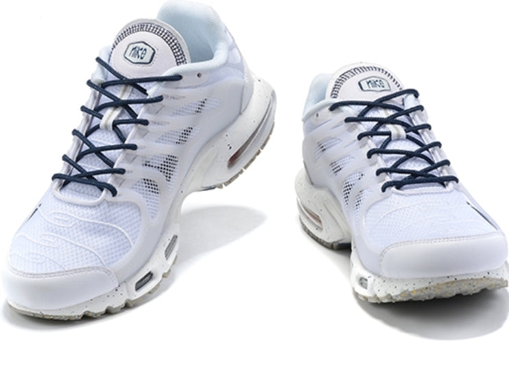  Les baskets Nike TN Air Max Terrascape Plus offrent un style polyvalent et une performance robuste.

 design distinctif.pas cher. Le moins cher.