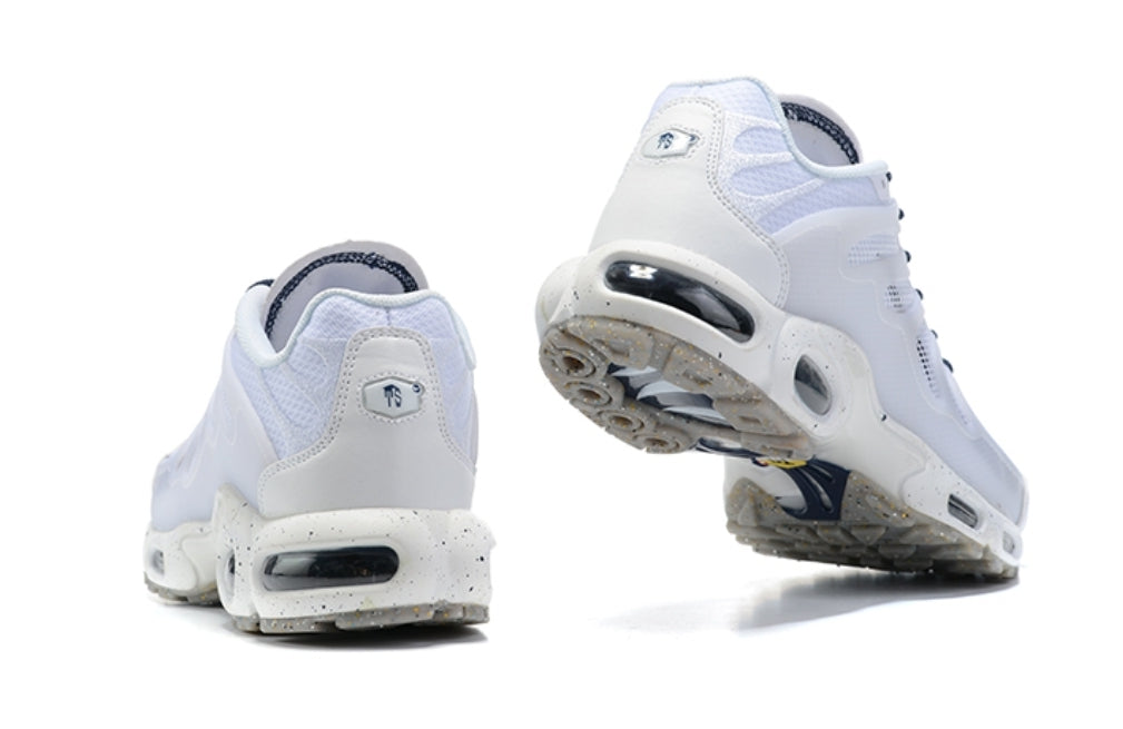  Les baskets Nike TN Air Max Terrascape Plus offrent un style polyvalent et une performance robuste.

 design distinctif.pas cher. Le moins cher.