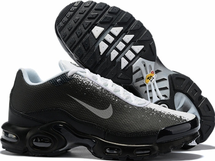 sneakers Nike Tn Air Max Plus Black White Spray Paint