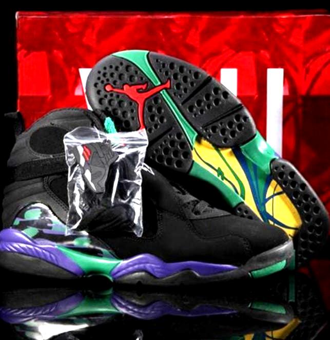 Les baskets Air Jordan 8 offrent un style audacieux et une performance exceptionnelle.

De plus, leur design distinctif et l'utilisation.