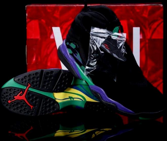 Les baskets Air Jordan 8 offrent un style audacieux et une performance exceptionnelle.

De plus, leur design distinctif et l'utilisation.