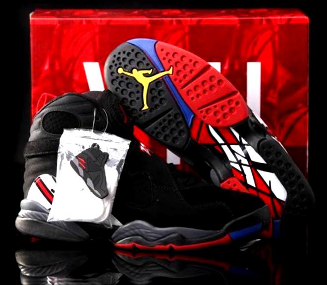 Les baskets Air Jordan 8 offrent un style audacieux et une performance exceptionnelle.

De plus, leur design distinctif et l'utilisation.