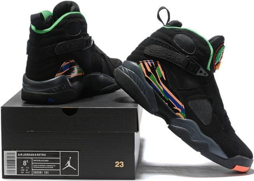 Les baskets Air Jordan 8 offrent un style audacieux et une performance exceptionnelle.

De plus, leur design distinctif et l'utilisation.