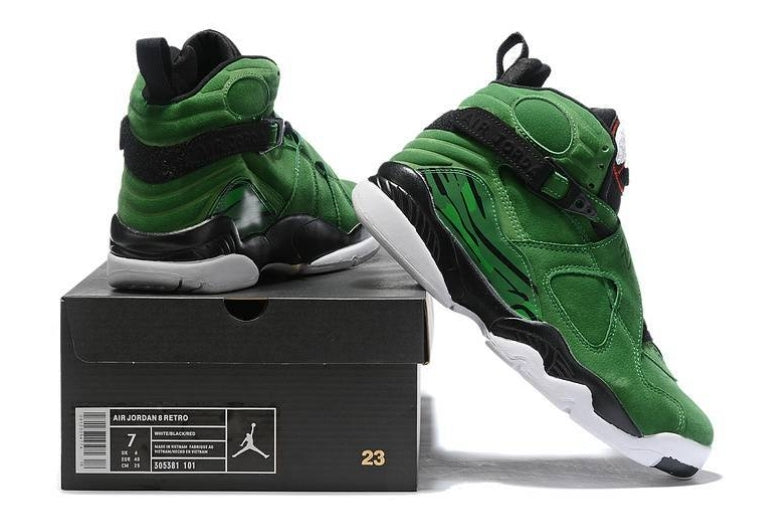 Les baskets Air Jordan 8 offrent un style audacieux et une performance exceptionnelle.

De plus, leur design distinctif et l'utilisation.