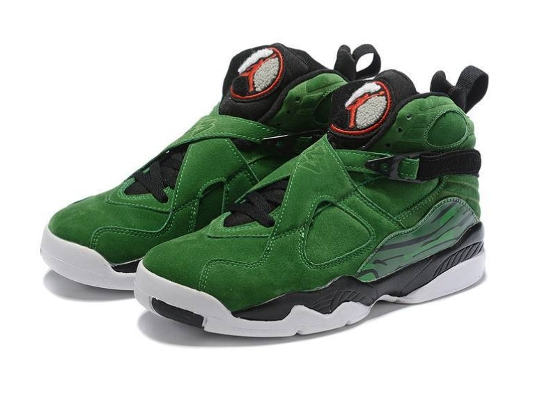 Les baskets Air Jordan 8 offrent un style audacieux et une performance exceptionnelle.

De plus, leur design distinctif et l'utilisation.