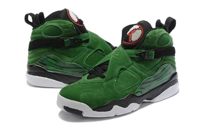 Les baskets Air Jordan 8 offrent un style audacieux et une performance exceptionnelle.

De plus, leur design distinctif et l'utilisation.