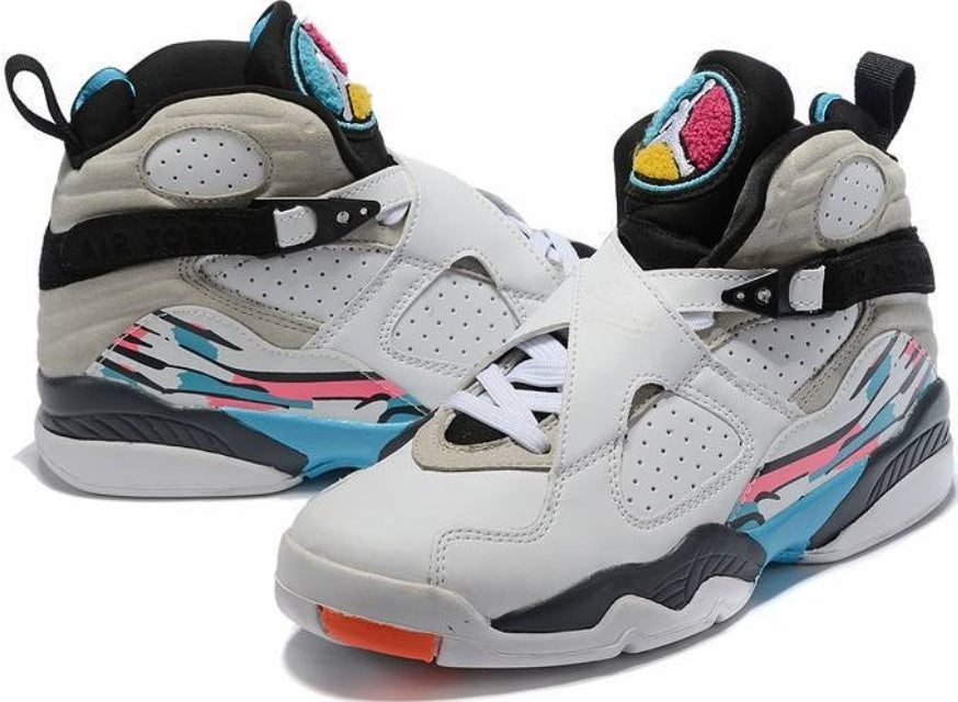 Les baskets Air Jordan 8 offrent un style audacieux et une performance exceptionnelle.

De plus, leur design distinctif et l'utilisation.