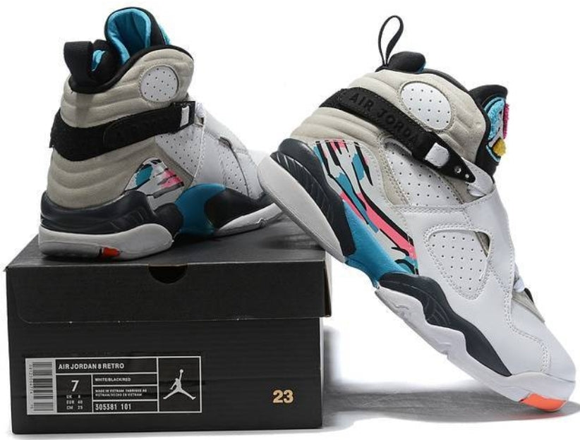 Les baskets Air Jordan 8 offrent un style audacieux et une performance exceptionnelle.

De plus, leur design distinctif et l'utilisation.