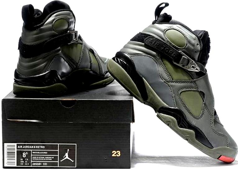 Les baskets Air Jordan 8 offrent un style audacieux et une performance exceptionnelle.

De plus, leur design distinctif et l'utilisation.