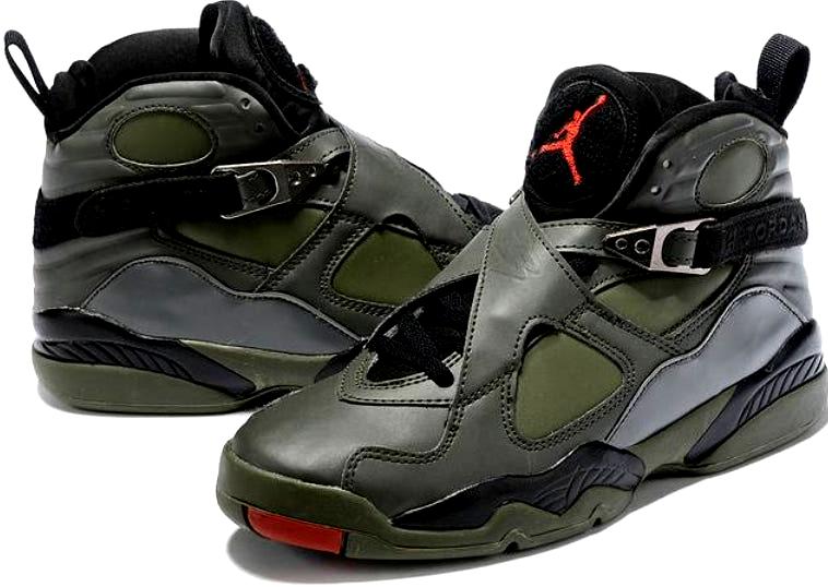 Les baskets Air Jordan 8 offrent un style audacieux et une performance exceptionnelle.

De plus, leur design distinctif et l'utilisation.
