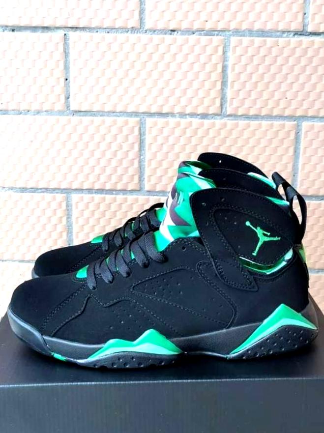 Les baskets Air Jordan 7 offrent un style iconique et une performance exceptionnelle.
  design emblématique   haute qualité. Au meilleur prix. Pas cher