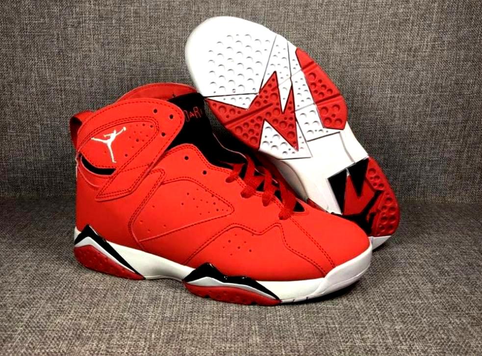 Les baskets Air Jordan 7 offrent un style iconique et une performance exceptionnelle.
  design emblématique   haute qualité. Au meilleur prix. Pas cher