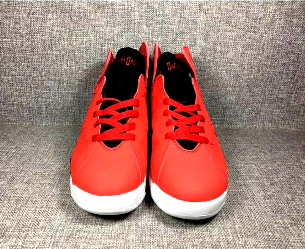 Les baskets Air Jordan 7 offrent un style iconique et une performance exceptionnelle.
  design emblématique   haute qualité. Au meilleur prix. Pas cher