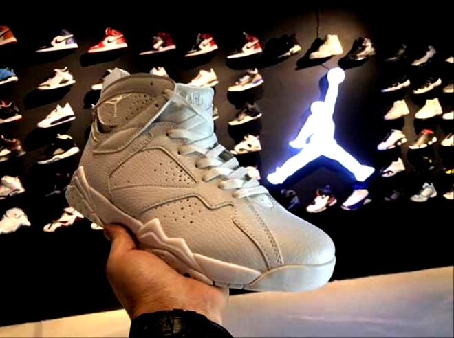 Les baskets Air Jordan 7 offrent un style iconique et une performance exceptionnelle.
  design emblématique   haute qualité. Au meilleur prix. Pas cher