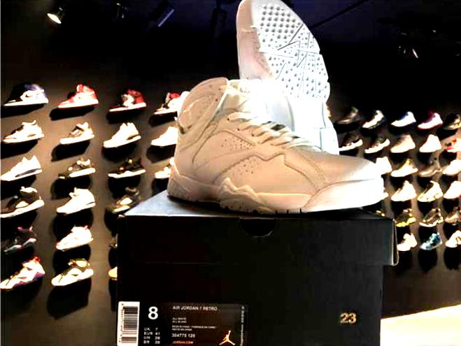 Les baskets Air Jordan 7 offrent un style iconique et une performance exceptionnelle.
  design emblématique   haute qualité. Au meilleur prix. Pas cher