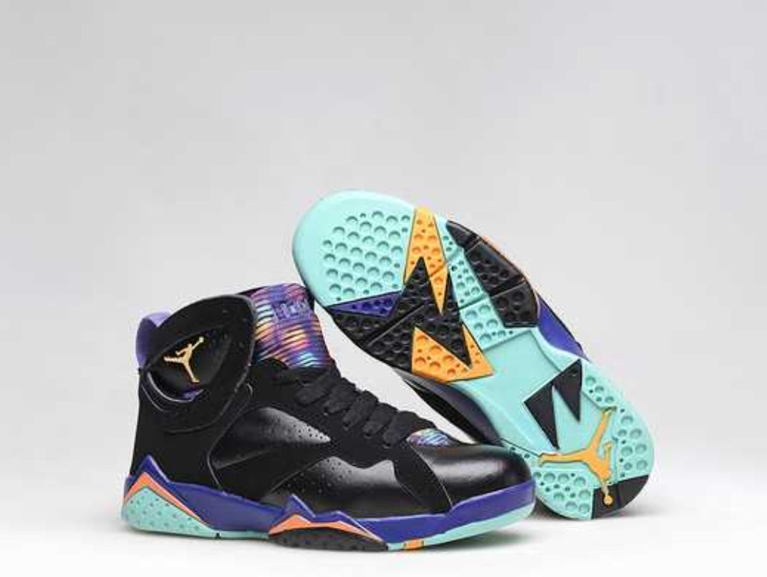 Les baskets Air Jordan 7 offrent un style iconique et une performance exceptionnelle.
  design emblématique   haute qualité. Au meilleur prix. Pas cher