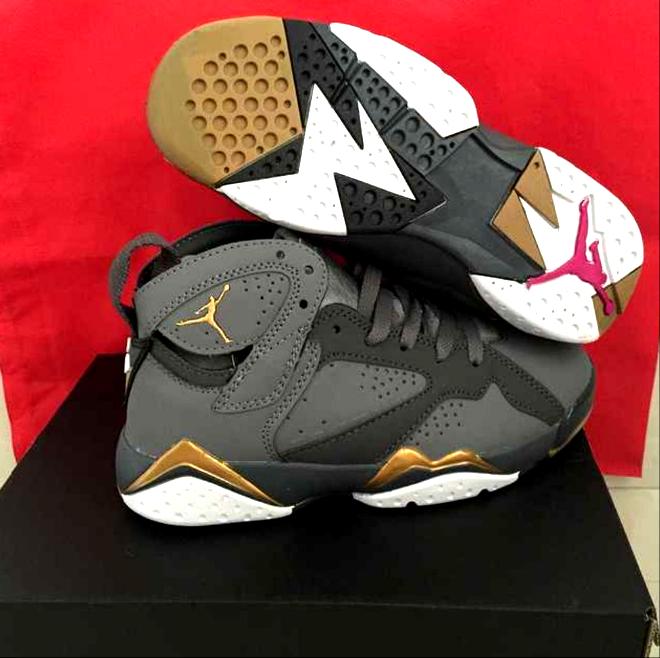 Les baskets Air Jordan 7 offrent un style iconique et une performance exceptionnelle.
  design emblématique   haute qualité. Au meilleur prix. Pas cher