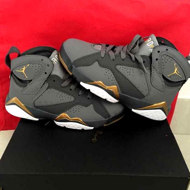 Les baskets Air Jordan 7 offrent un style iconique et une performance exceptionnelle.
  design emblématique   haute qualité. Au meilleur prix. Pas cher