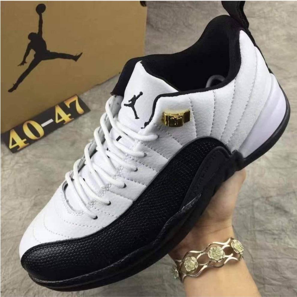 Les baskets Air Jordan 12 offrent un style iconique et une performance exceptionnelle.design distinctif.pas cher.moin Cher.