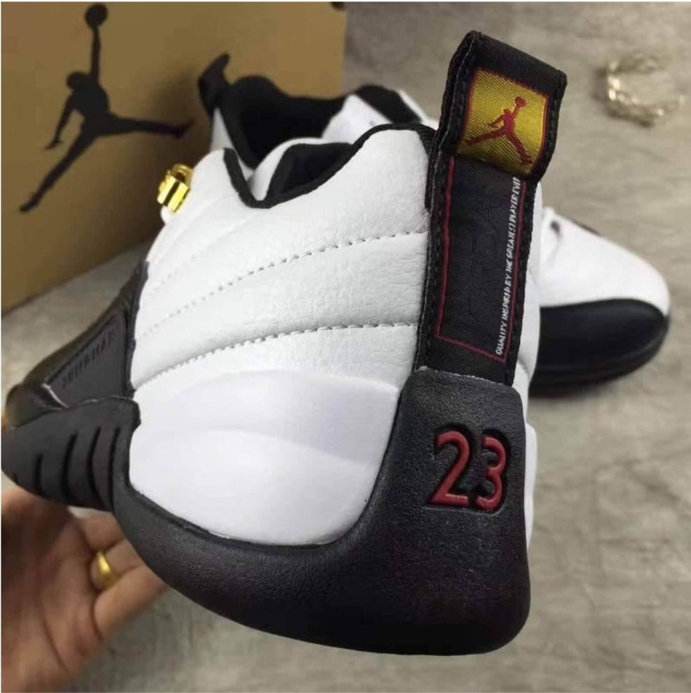 Les baskets Air Jordan 12 offrent un style iconique et une performance exceptionnelle.design distinctif.pas cher.moin Cher.